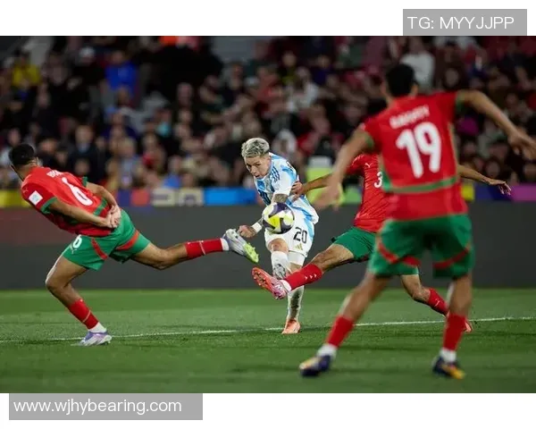 姆巴佩将带着一根手指骨折比赛，他的坚韧精神点燃球迷热情